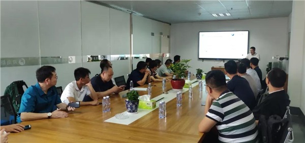 湖南新光智能科技有限公司王新良總經理向與會企業(yè)介紹了湖南新光在標準化方面的經驗和能力